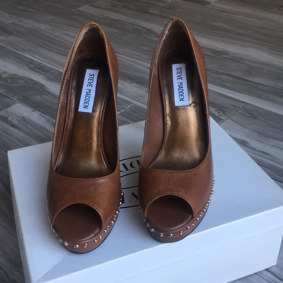 Steve Madden Cognac Heels with Studs - Picture 2 of 4